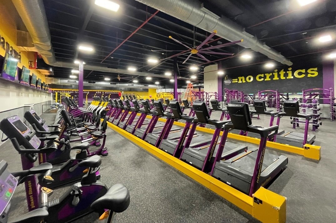 Interior de gimnasio publicado por Constructora 3R